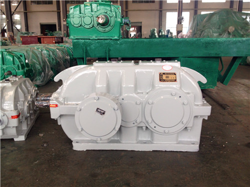 R系列斜齒輪減速機(jī)如何應(yīng)對(duì)惡劣工地環(huán)境